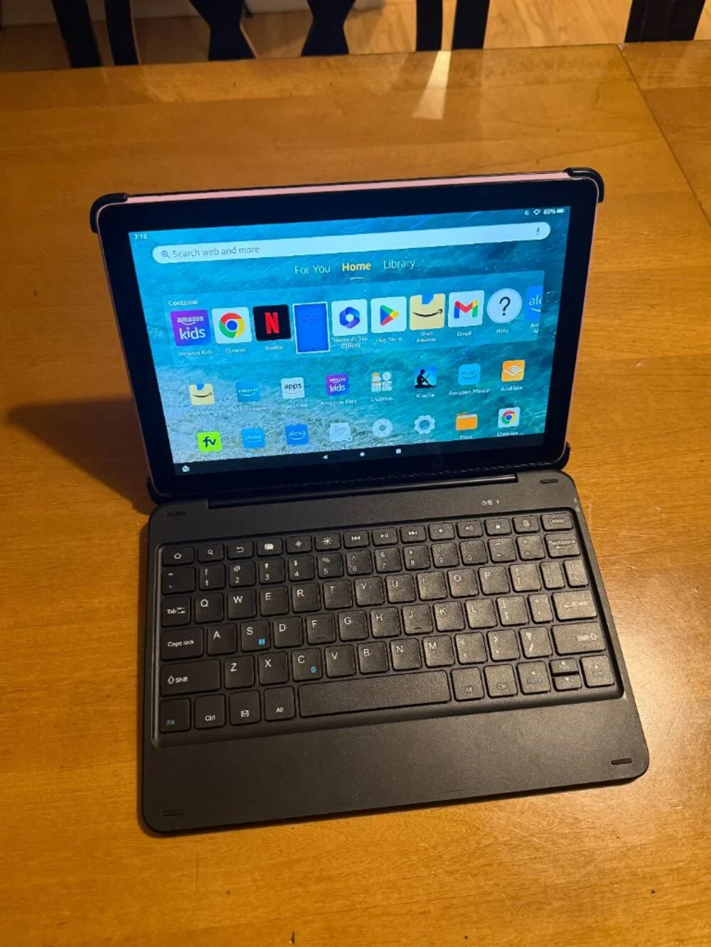 Amazon Fire HD 10 11th Gen 32GB Pink Tablet + Keyboard Case